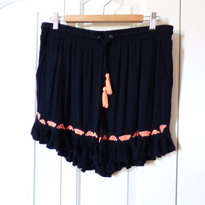 Dizzy Lissy Ruffle Shorts in Black